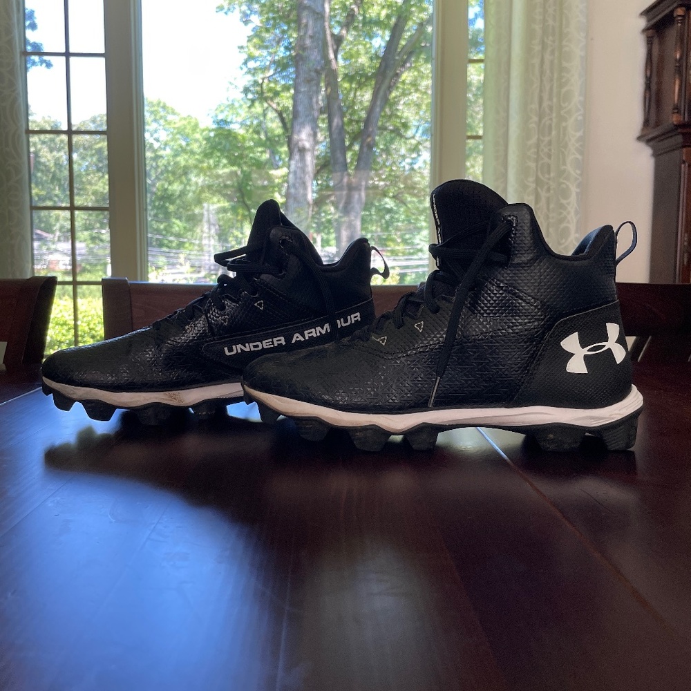 Boys Under Armour Baseball cleats